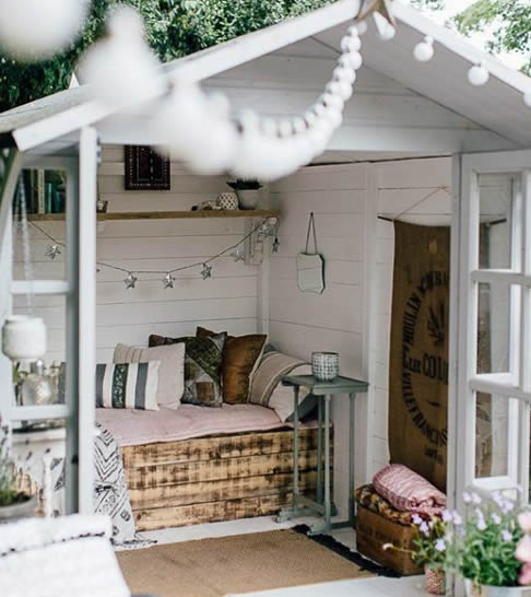Outdoor she shed bedroom